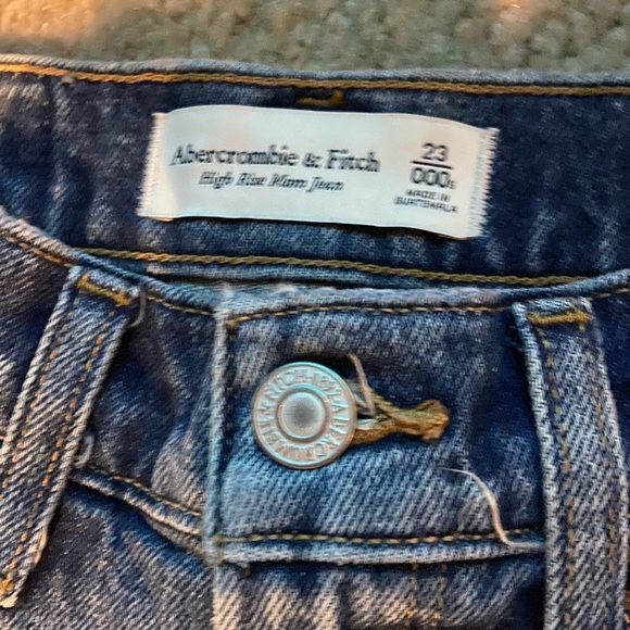 Abercrombie Ripped High Rise Mom Jeans - Picture 8 of 8